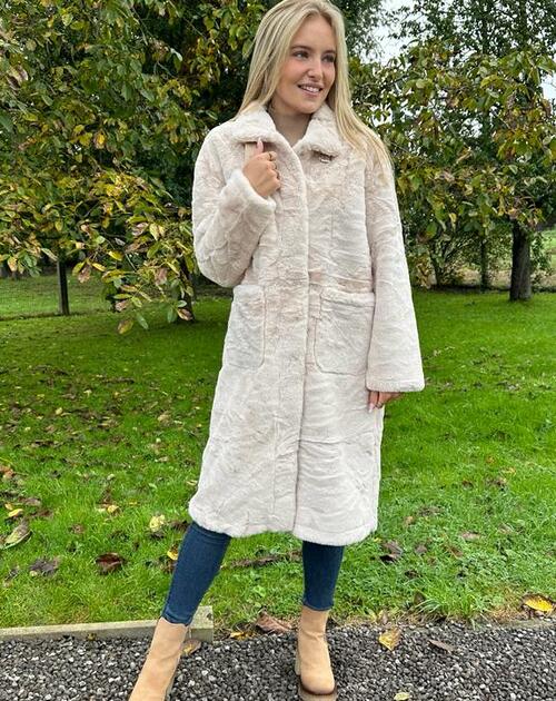 jas Maud teddy met gesp bovenaan ecru