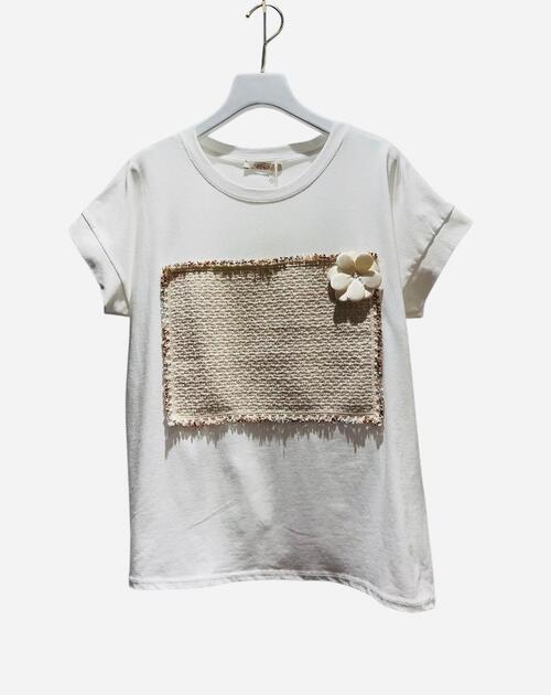 T-shirt met vlak en bloem vooraan