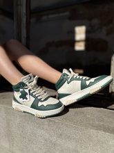 hoge sneaker