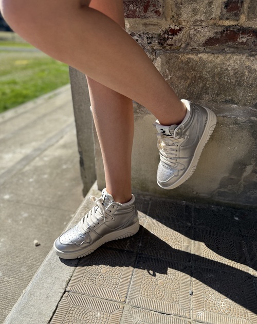 hoge sneaker