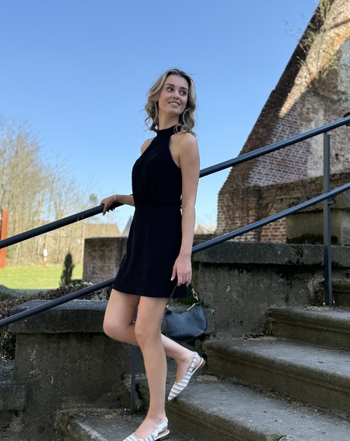Jurk zonder mouw open schouder
