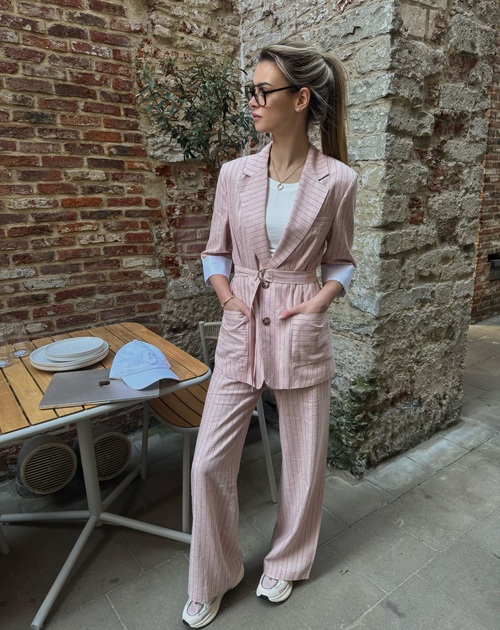 blazer met streep en riem