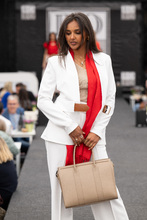 blazer met bruine riem