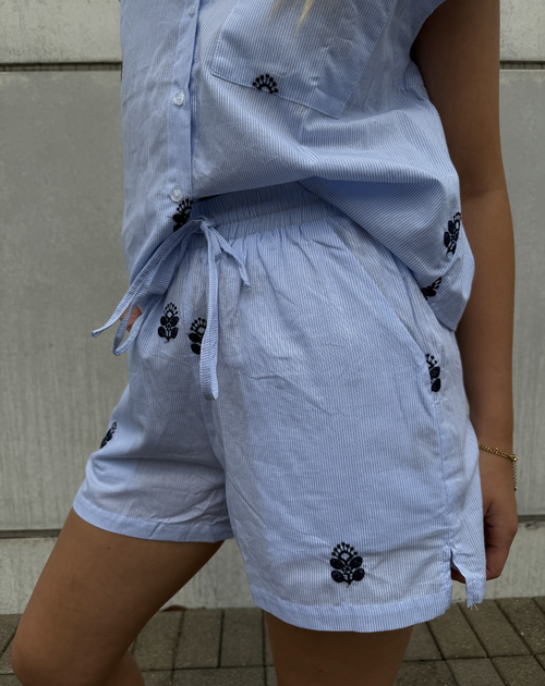 short broderie