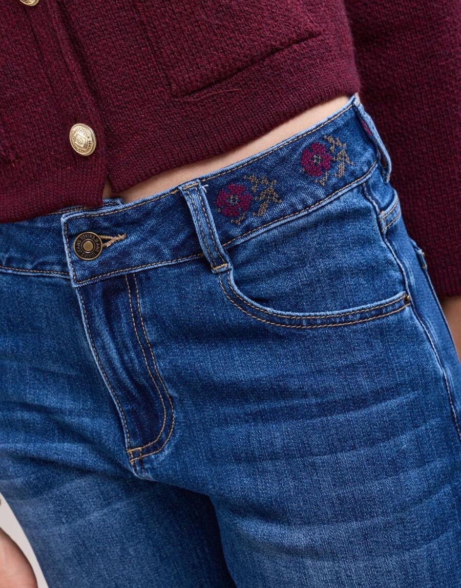 lange broek jeans wide en broderie in taille en achterzak 179453_01_WhatsApp-Image-2025-07-30-at-08-31-29-4.jpeg