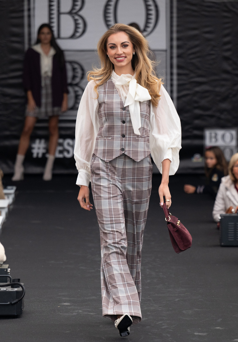 Look 11 karen